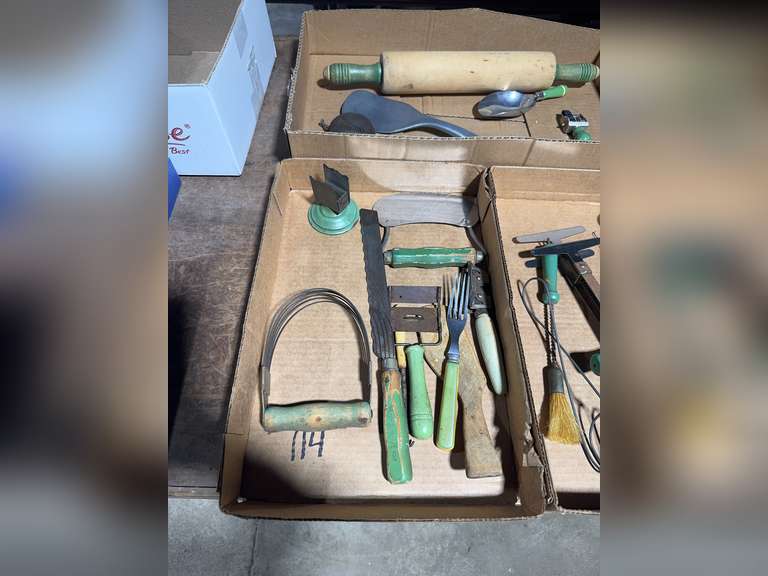 Green handle utensils (rolling pin, scoop, chopper)