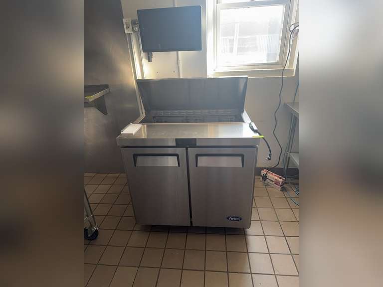 Product: Salad Prep Table Refrigerator
Model: MSF3610GR
Temperature Range: 33-45°F (+1-8°C)
Refrigerant: R290/100g
Date of Manufacture: July 2023
Serial Number: MSF3610GRAUS100323071200C40019
Electrical: 115V, 60Hz, 1 Phase, 260W, 2.3A
Certifications: ETL certified for sanitation and safety
Usage: Intended for the storage and display of packaged products only, for indoor use.