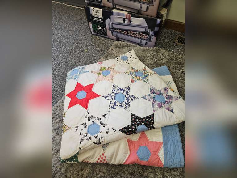 Hand Stitched Star Design Quilt w/ Blue Border