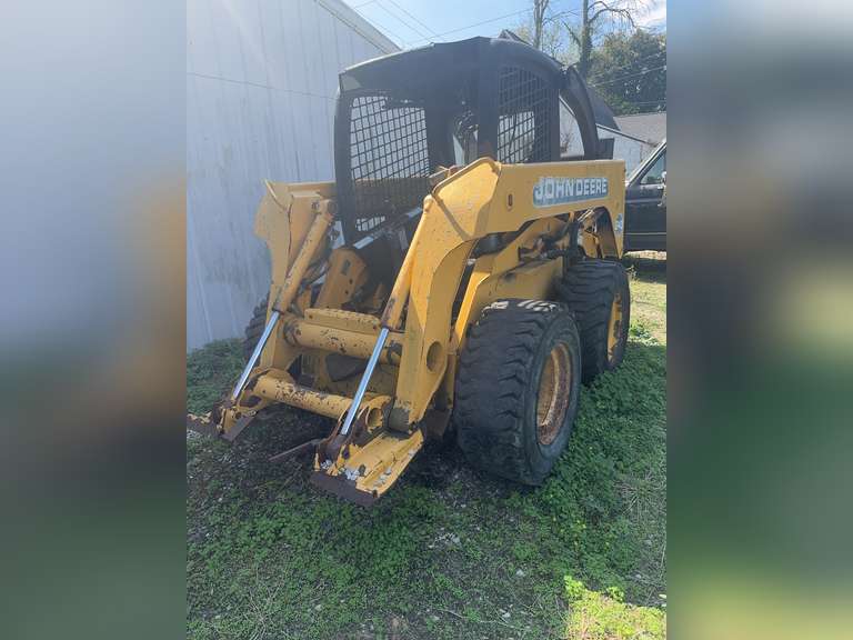 John Deere 240 Skid Steer (fluid problem non-operational / Possible Hydraulic Pump Issue)
