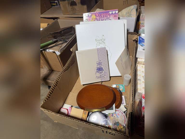 5 Precious moments figurines, Mary Moo moos, and precious moments collectors' edition booklet