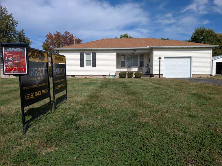 * SALE PENDING * 808 W. Highland, Robinson, IL 62454