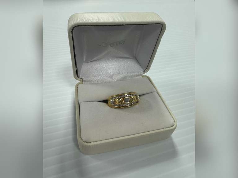 14K Diamond band ring with pyramid-shaped gold accents