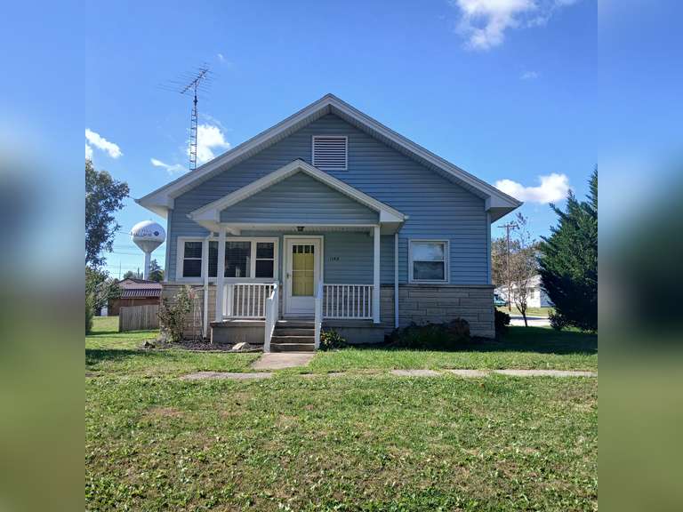 New Listing! Beautiful 2 Bedroom - Move-In ready - near school