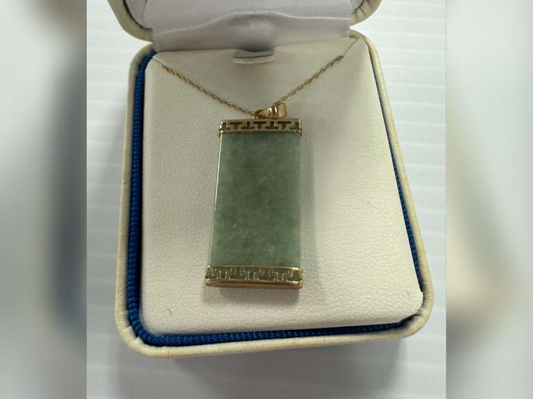10K Jade Pendant