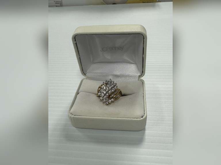 2C Diamond Cluster Ring 10K