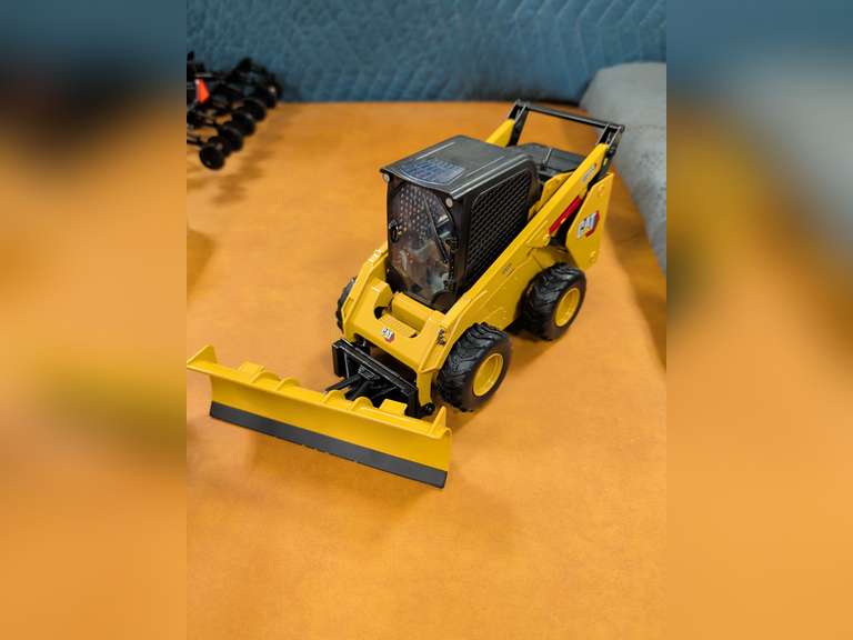 Diecast Masters Caterpillar 272D3 Skid Steer Loader scale model with attachment accessories