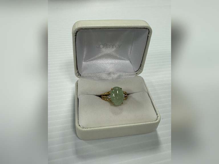10K Jade Diamond Ring