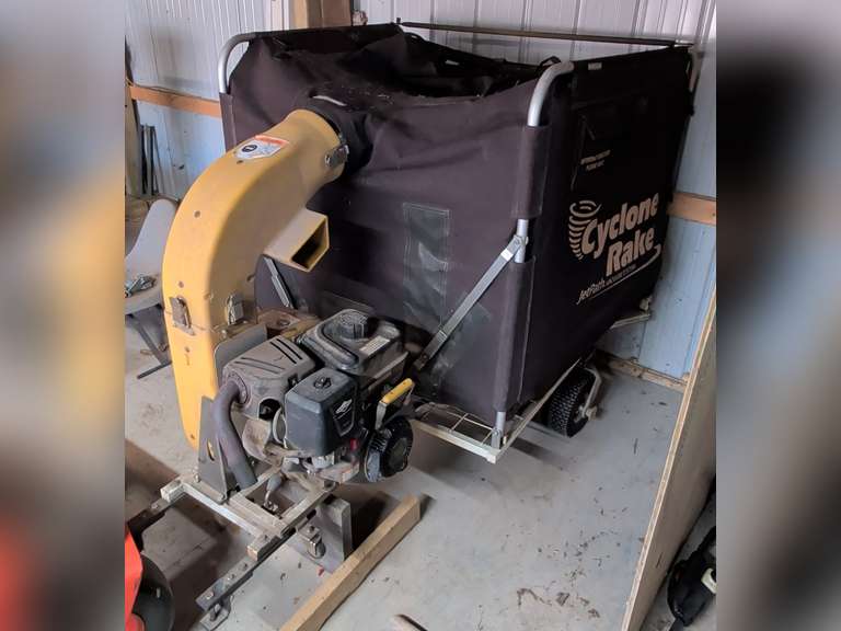 Cyclone Rake C10 Jet Path Vacuum System 10 HP Briggs and Stratton Vanguard Motor with hose