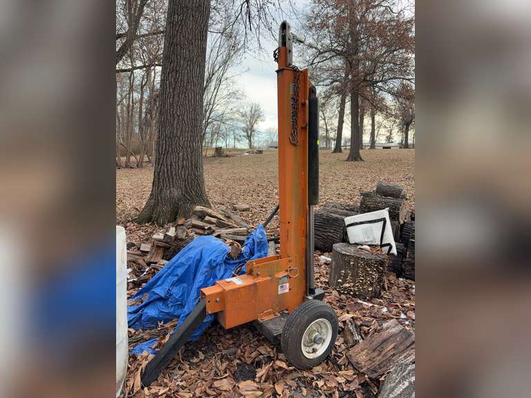 Brave products 22 Ton Log splitter Briggs & Stratton 5.5 HP Motor