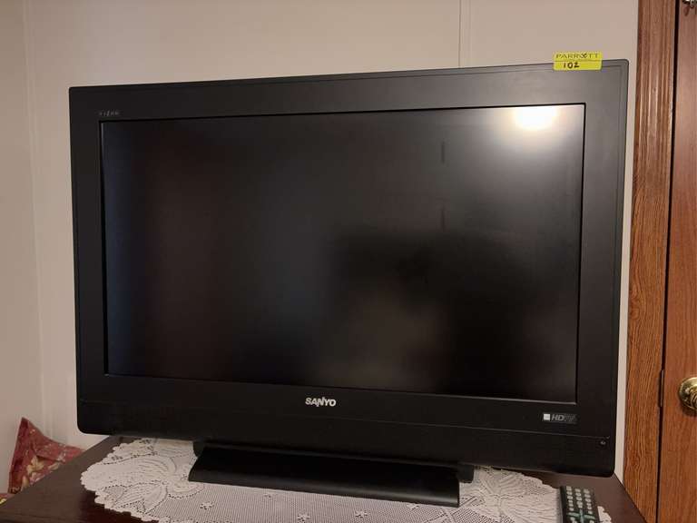 Sanyo flat screen TV (37”)