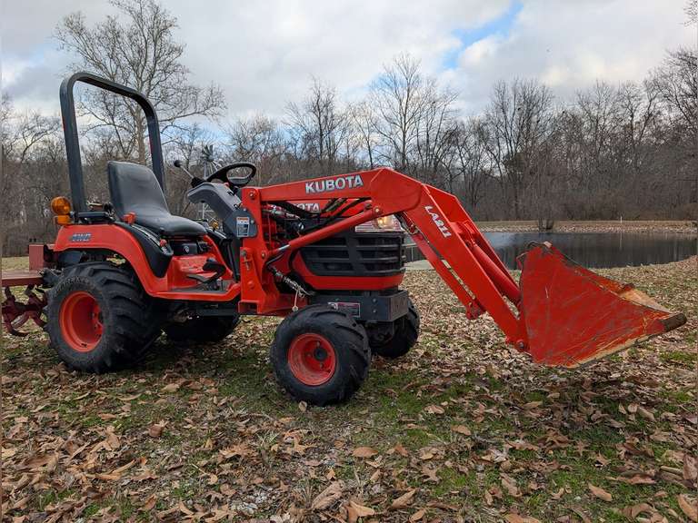 (STARTS AND RUNS, SEE VIDEO) Kubota BX2230 Sub-Compact Tractor with LA211 Loader & Kubota Mid-Mount "Belly Mower" (See Description & Video)