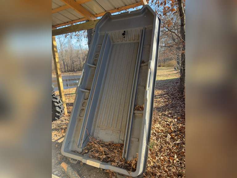 Sun dolphin 2 man canoe (with seats)