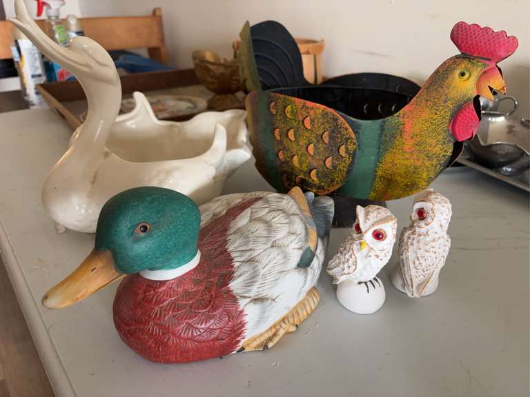 Ceramic duck, other decorative birds