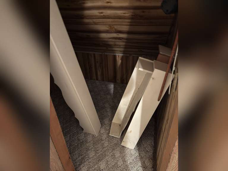 4 hanging wooden shelves