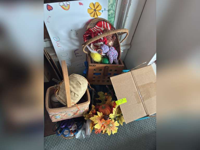 Lot of miscellaneous decorations and office supplies