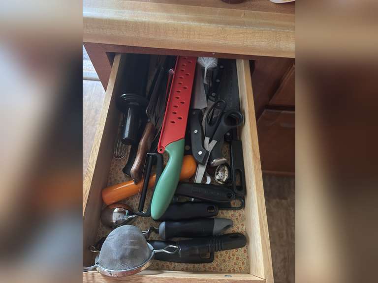 Large group of kitchen utensils (knives, scissors, ice cream scoops, and more)