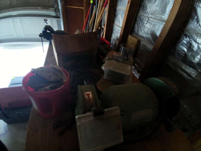 Contents of workbench table top