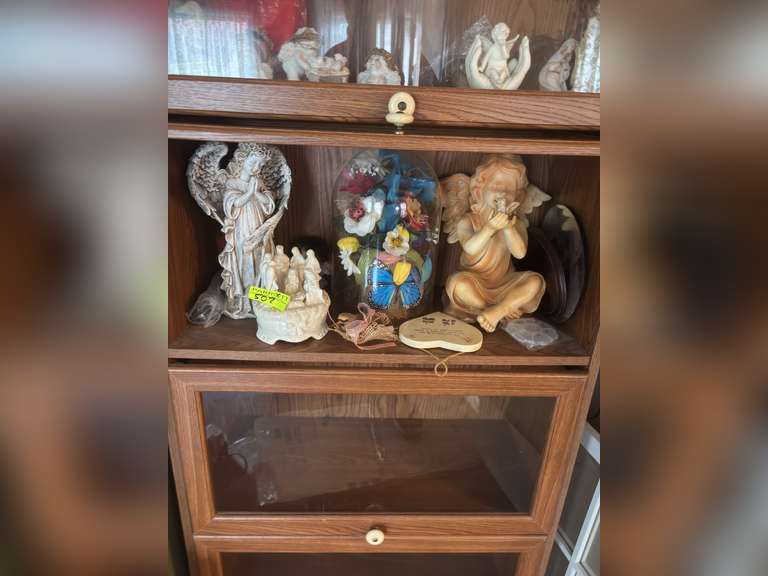 Contents of second drawer (religious figures and other decorations)