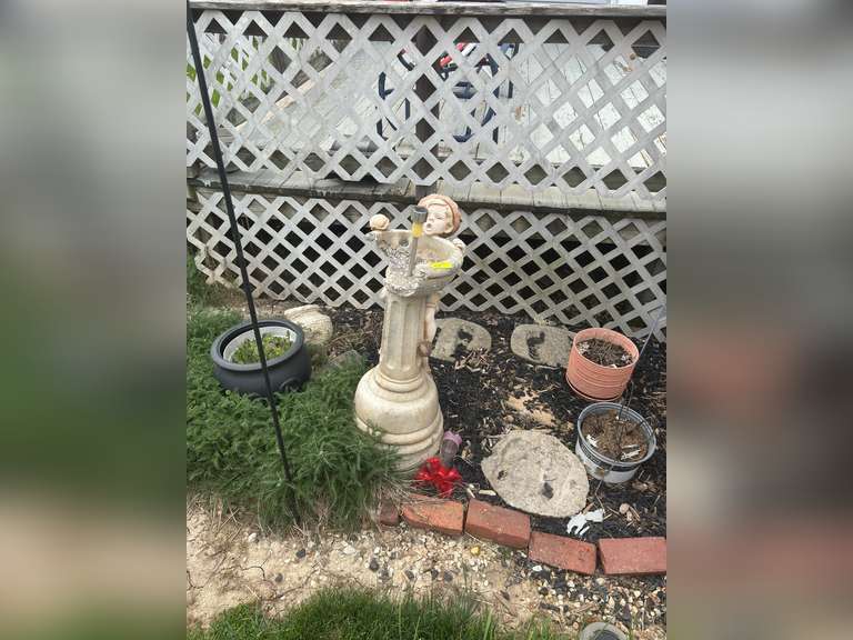 Garden podium and other yard decor