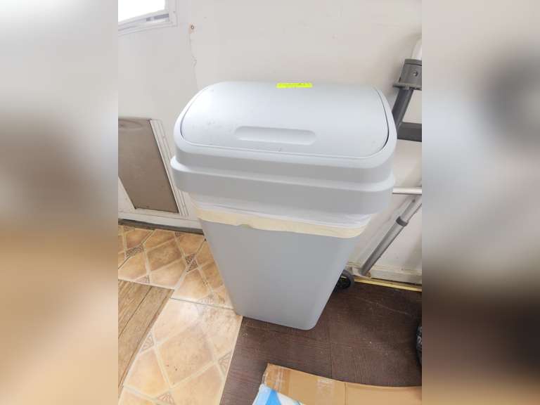 Trash bin