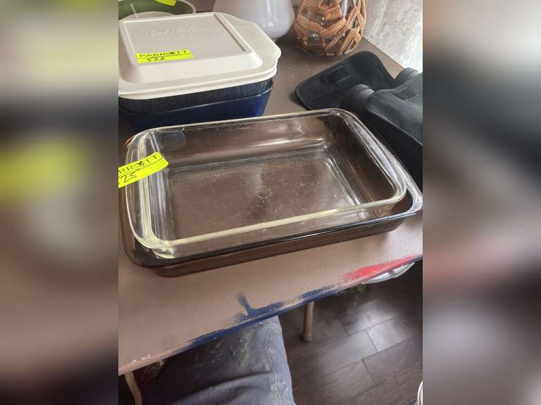 2 Pyrex casserole dishes