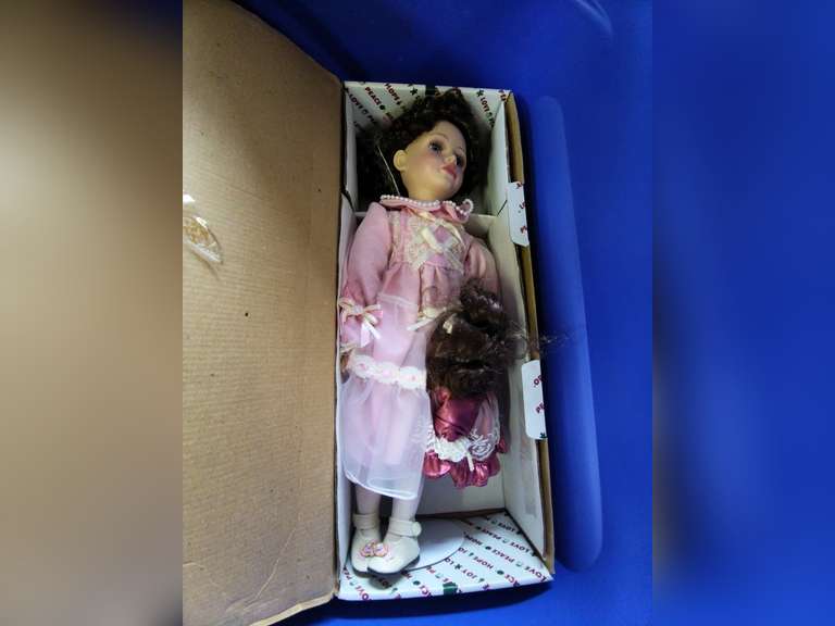 Box lot of Mason Jars and tub of various dolls