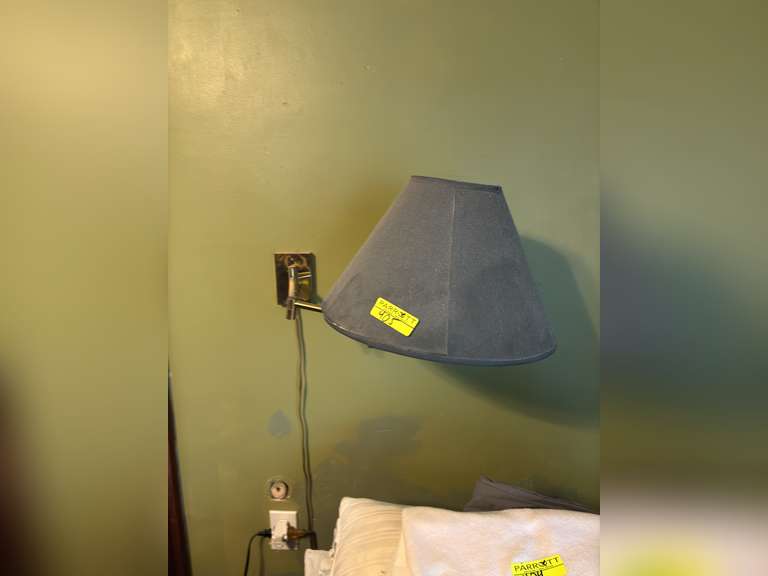 Wall mounted lamp