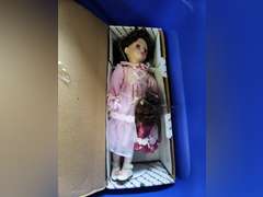 Box lot of Mason Jars and tub of various dolls