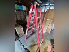 Husk step ladder