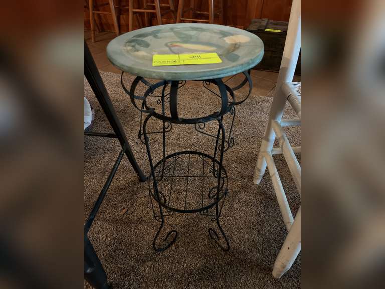 Metal wire garden stand
