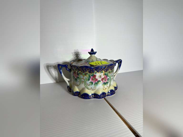 Decorative cracker jar