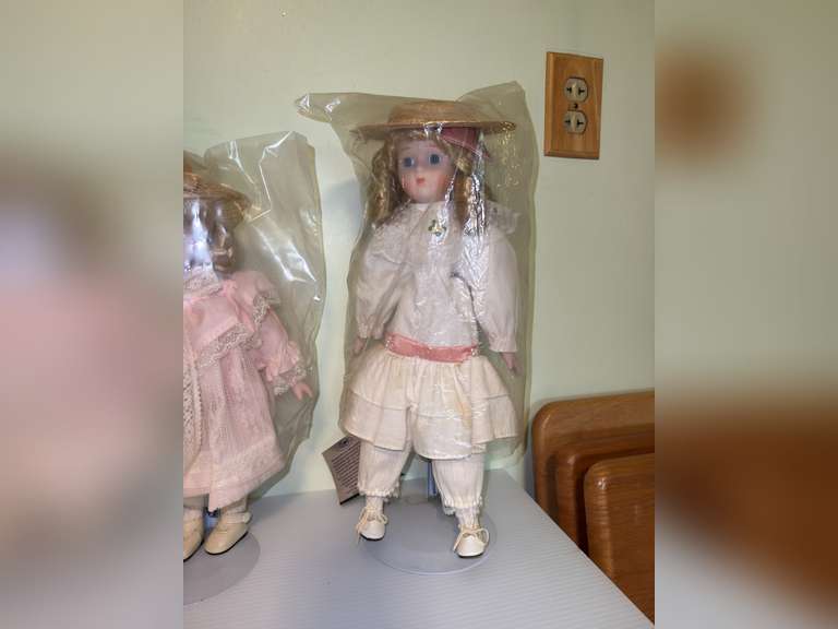 3 dolls (1 heritage mint collection, Light Up Angel and other doll)