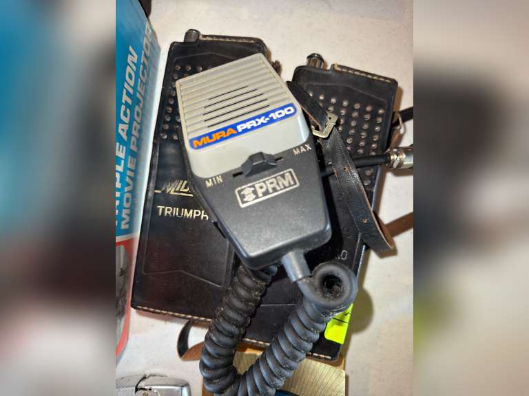 Midland Cb Mic with 2 Midland Triumph 10 Walkie Talkies