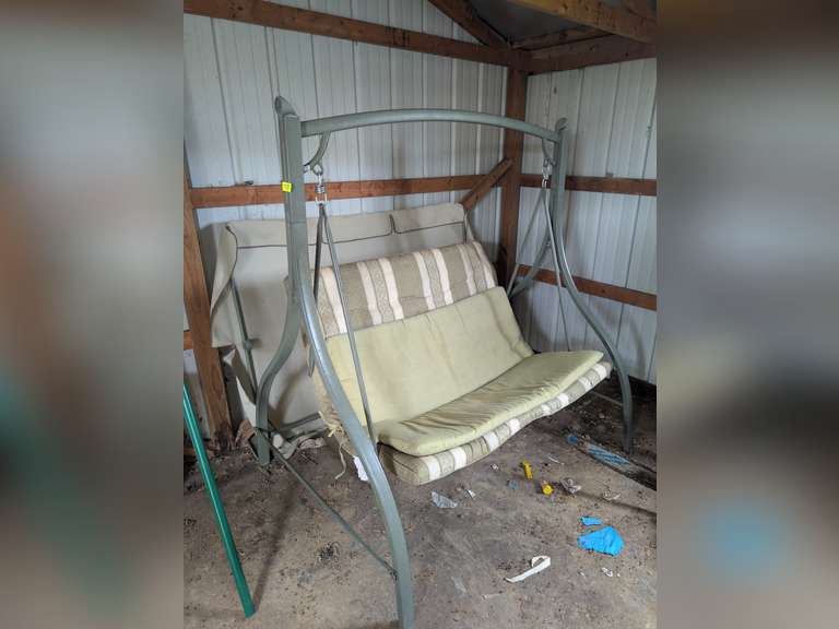 Metal Frames Outdoor with Canopy, Very Good Condition (Canopy Needs new bolts to attach)
