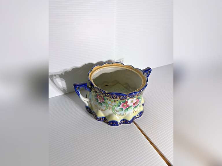 Decorative cracker jar