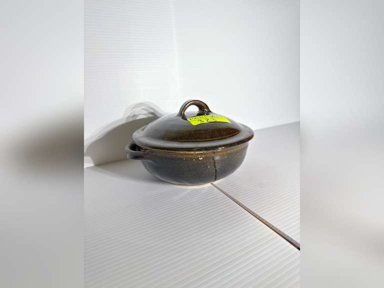 Earthenware small casserole