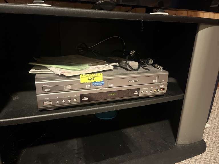 Entertainment Center with Samsung VHS and DVD player - Parrott ...