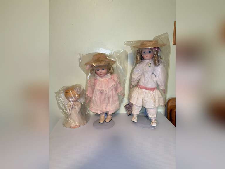 3 dolls (1 heritage mint collection, Light Up Angel and other doll)