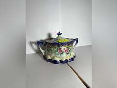 Decorative cracker jar