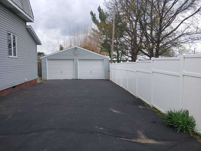 *NEW LISTING* - 1305 Lexington, Lawrenceville