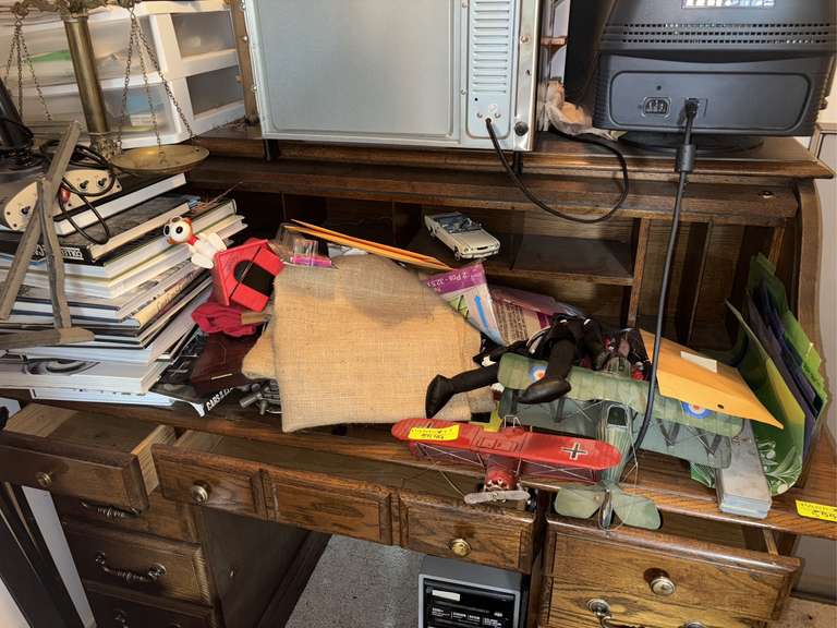 The contents of center section of the office desk