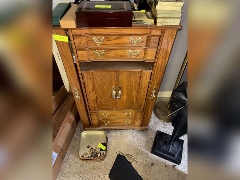 Jewelry organizer with contents