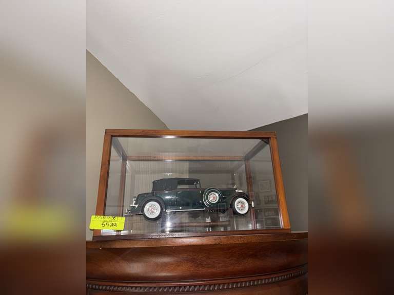 Displayed Rolls-Royce Packard 12 (model car)