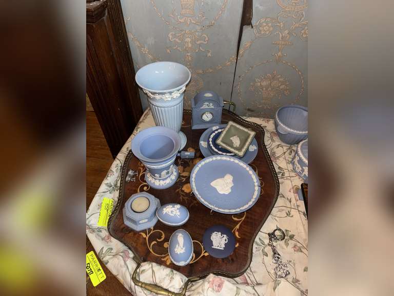 Serving tray of various Wedgwood pieces