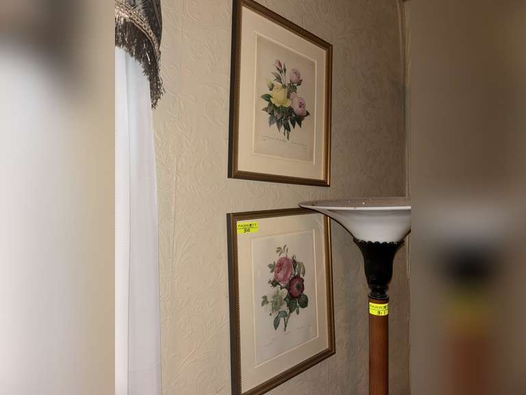 2 flower framed pieces
