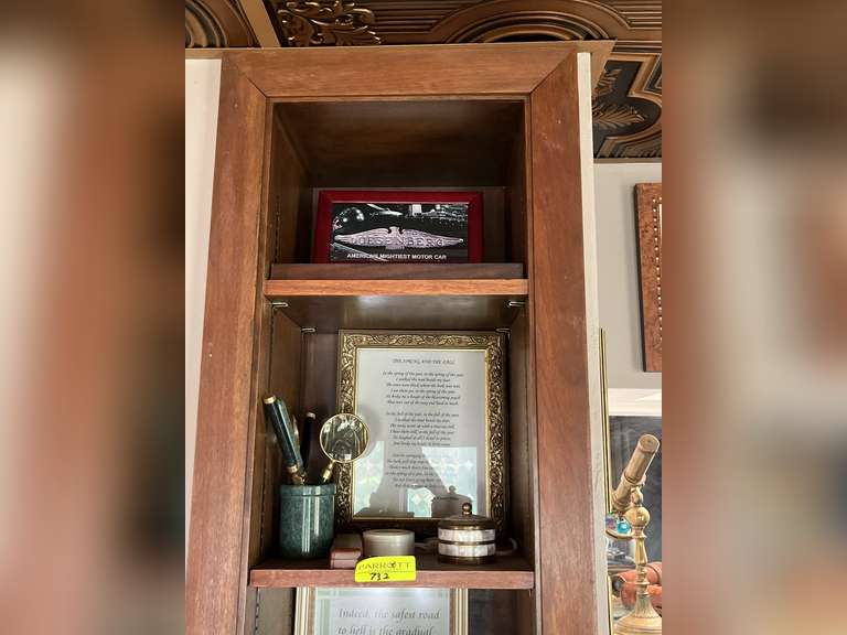 4 shelves of contents (odds and ends decor