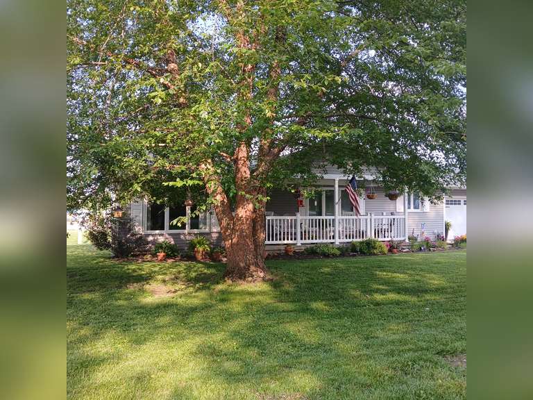 Reduced Price! 101 Acorn Drive, Bridgeport, IL  62417
