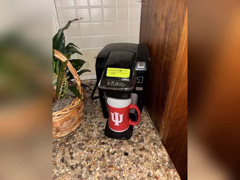 Keurig coffee maker w/Indiana Hoosiers mug