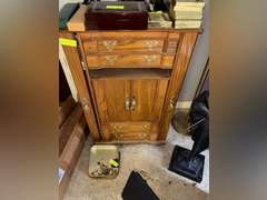 Jewelry organizer with contents